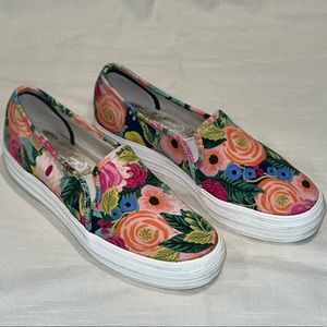 Adorable Floral Triple Keds - wm size 7